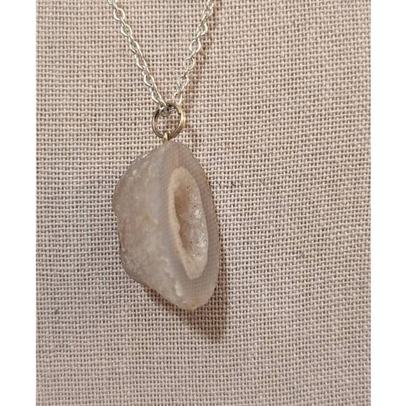 Druzy Quartz Geod Pendant on Silver Tone 18" Chain Necklace - Picture 4 of 7